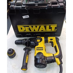 Vrtačka s příklepem DeWalt / kufr / vrtáky