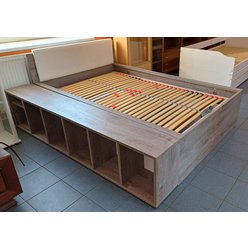 Postel 120cm bez matrace / s roštem / police